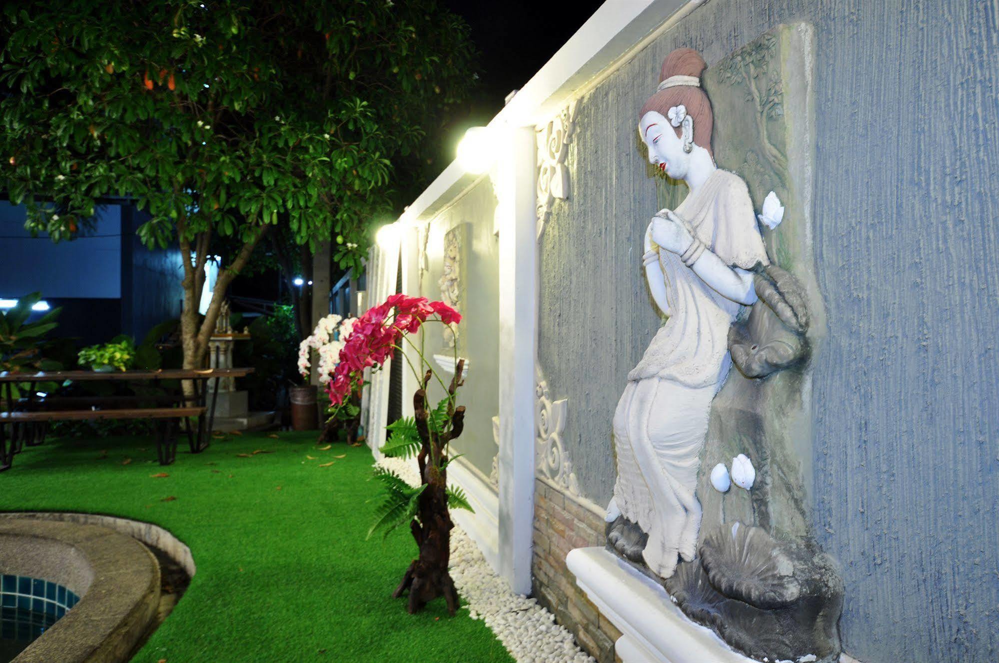 Oyo 792 Omsaga Phuket Hotel Eksteriør billede