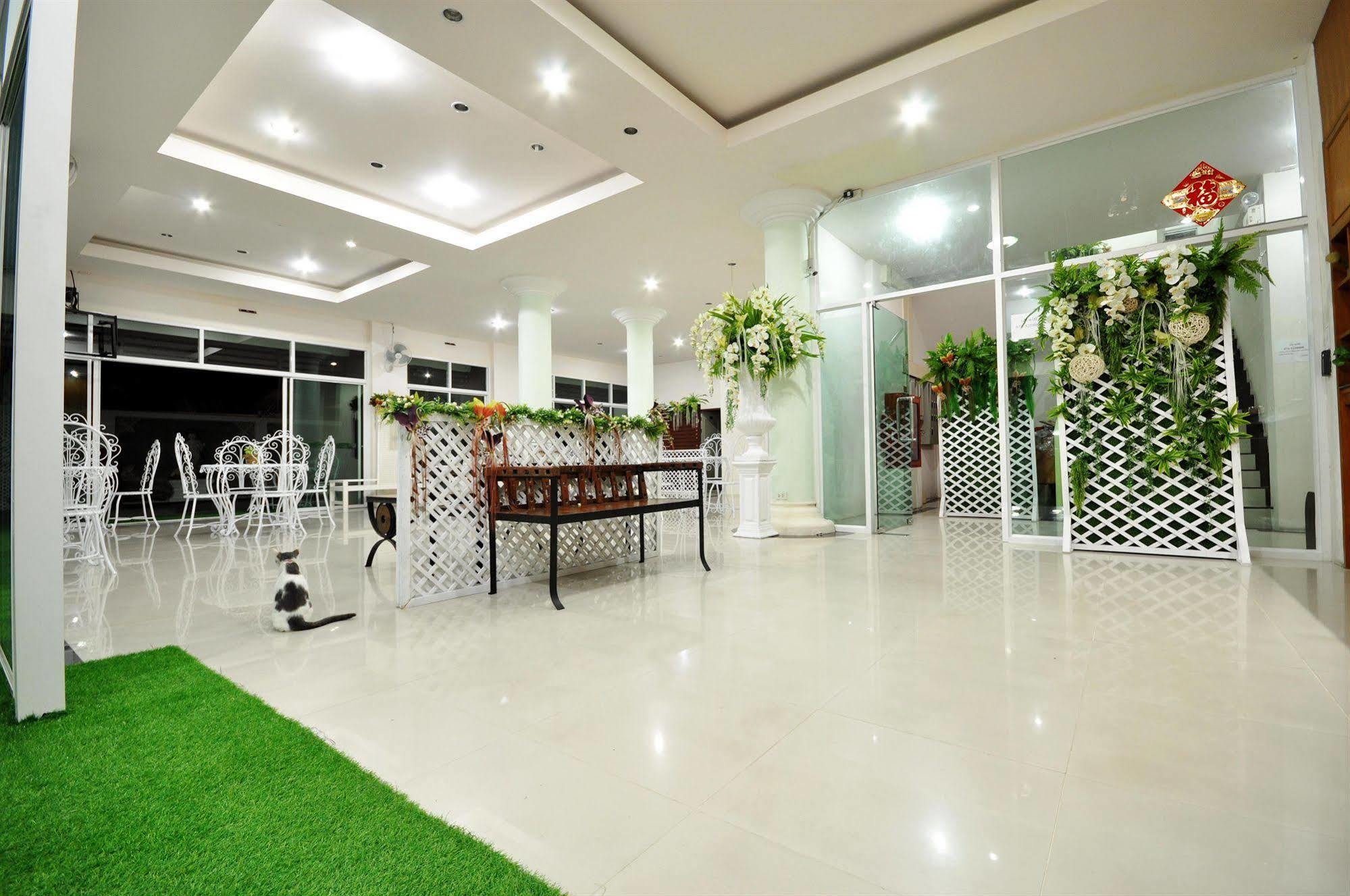 Oyo 792 Omsaga Phuket Hotel Eksteriør billede