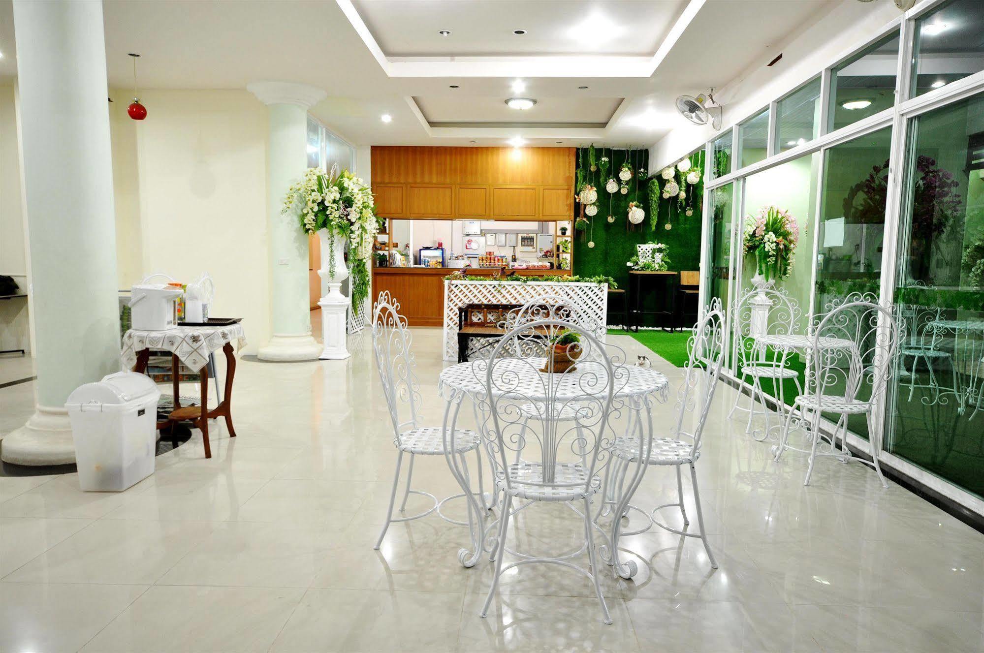 Oyo 792 Omsaga Phuket Hotel Eksteriør billede