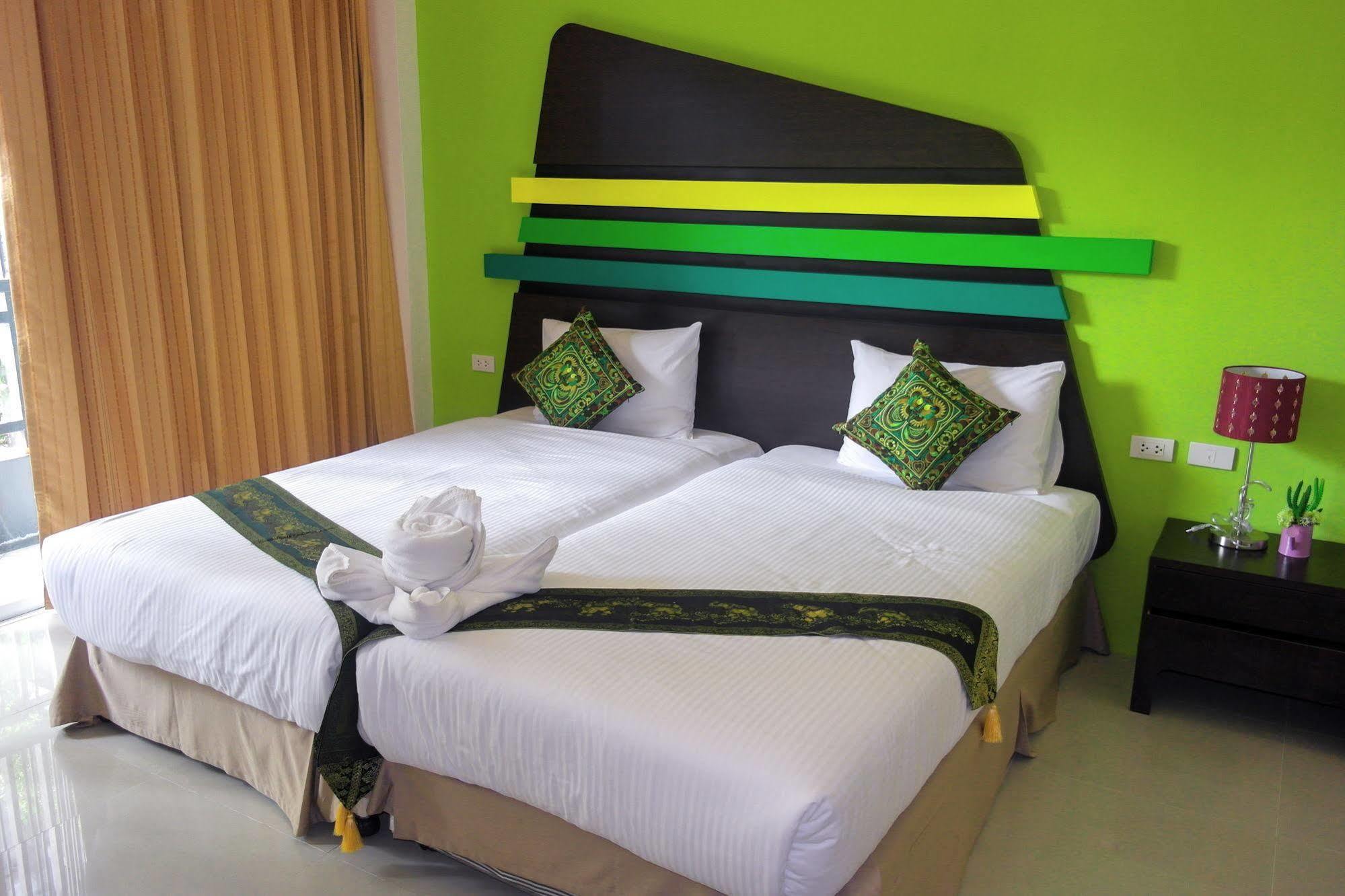 Oyo 792 Omsaga Phuket Hotel Eksteriør billede