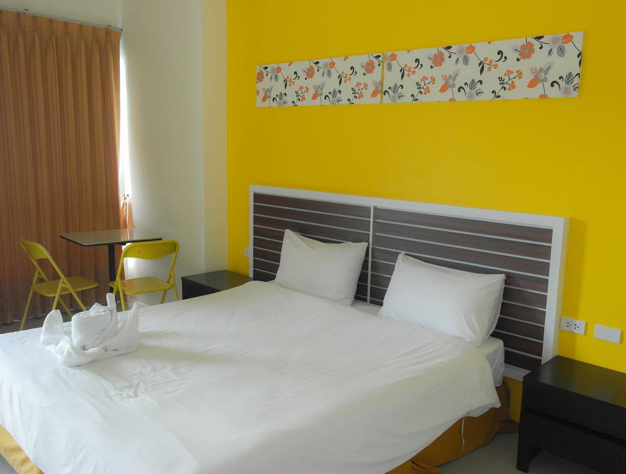 Oyo 792 Omsaga Phuket Hotel Eksteriør billede