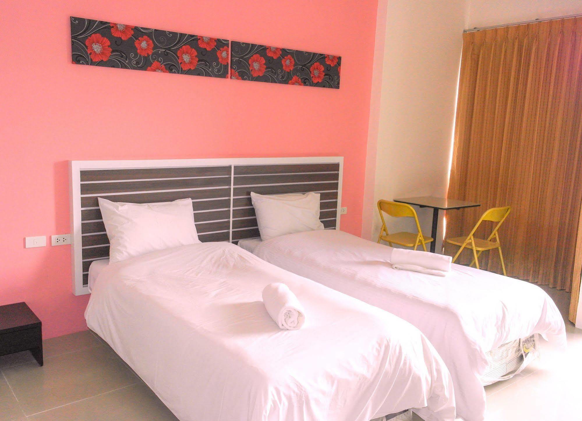 Oyo 792 Omsaga Phuket Hotel Eksteriør billede