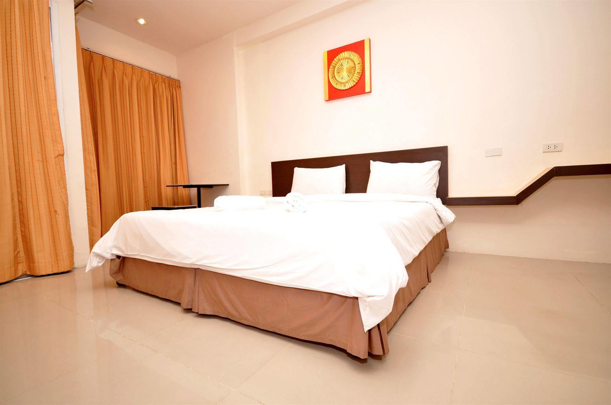 Oyo 792 Omsaga Phuket Hotel Eksteriør billede