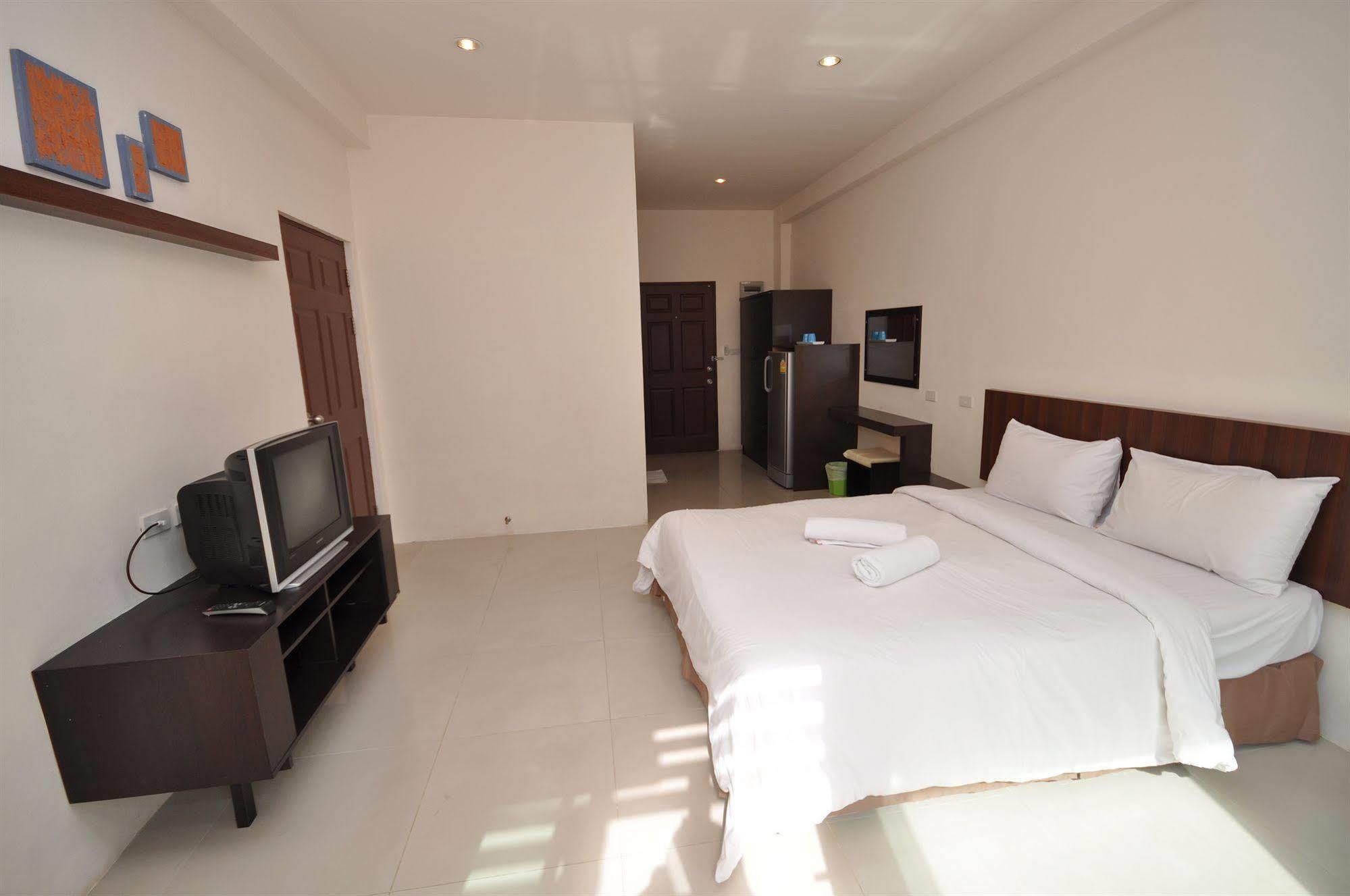 Oyo 792 Omsaga Phuket Hotel Eksteriør billede