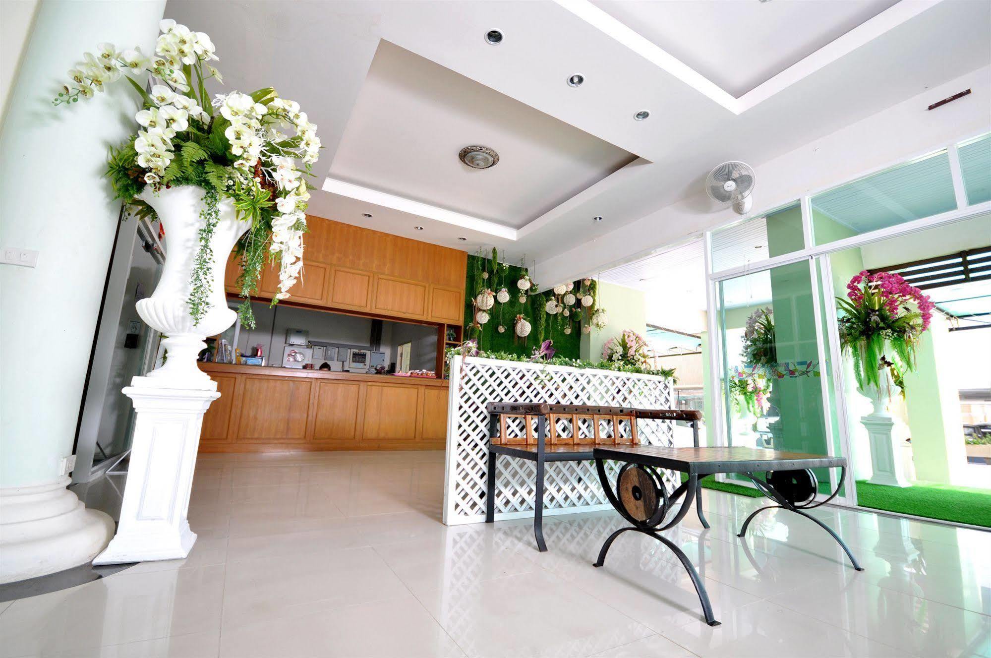 Oyo 792 Omsaga Phuket Hotel Eksteriør billede