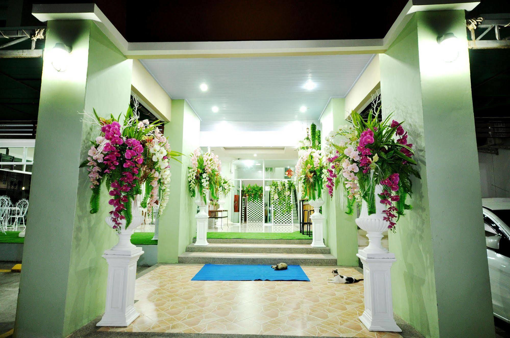 Oyo 792 Omsaga Phuket Hotel Eksteriør billede